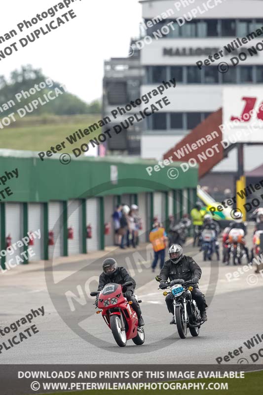 Vintage motorcycle club;eventdigitalimages;mallory park;mallory park trackday photographs;no limits trackdays;peter wileman photography;trackday digital images;trackday photos;vmcc festival 1000 bikes photographs